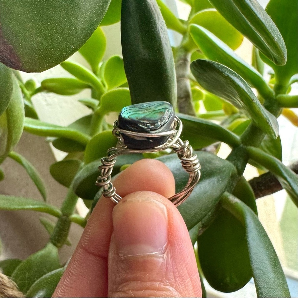 Unique Labradorite Wire Ring - Picture 3 of 3